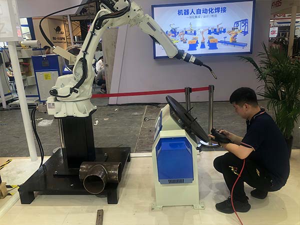 工业机器人焊接工作站通用性强